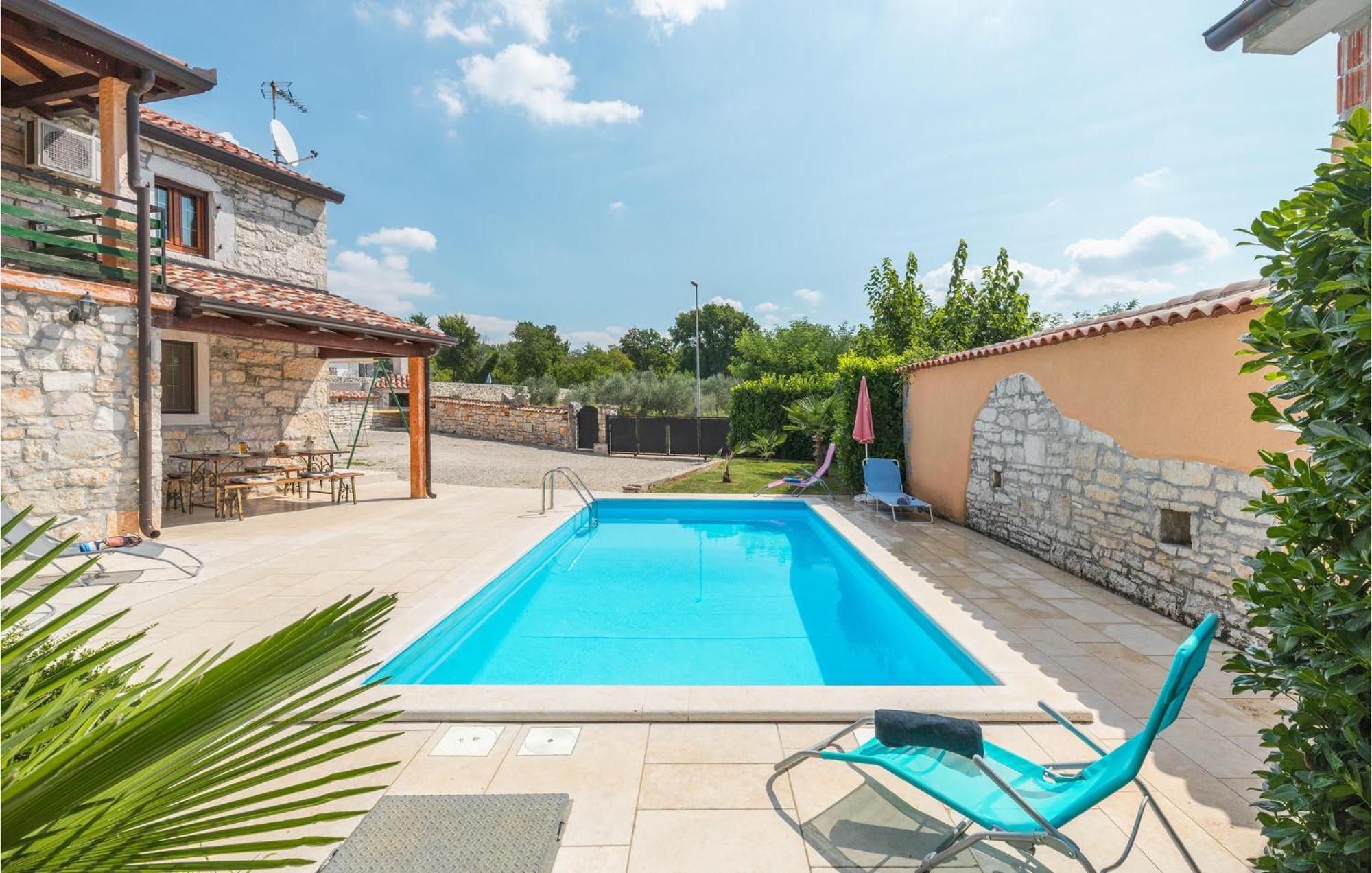 Lovely Home In Visnjan With Outdoor Swimming Pool Exterior photo
