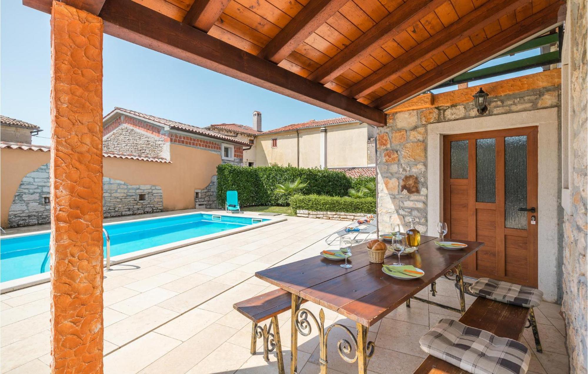 Lovely Home In Visnjan With Outdoor Swimming Pool Exterior photo